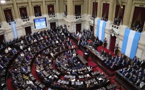 El Congreso pone freno a su actividad.