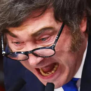 Javier Milei, bajo fuego: sordos ruidos en el sótano de la patria libertaria