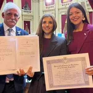 El Congreso homenajeó a la salteña que se va al espacio, Noel de Castro