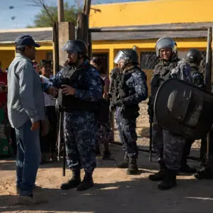 Tensión en Santa Victoria Este: Originarios bloquearon una escuela y la Policía tuvo que intervenir para dar inicio a las clases