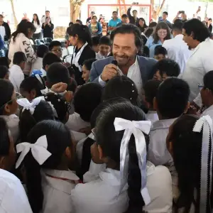 Vuelta a clases en Salta: Sáenz apeló a la nostalgia y la gomina, e invocó la educación de Buenos Aires para hablar de igualdad