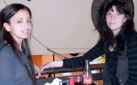Houria Moumni  y Cassandre Bouvier, las turistas asesinadas.