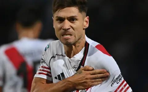 El festejo con bronca, desahogo y tocándose el escudo de Gonzalo Montiel en el empate de River.