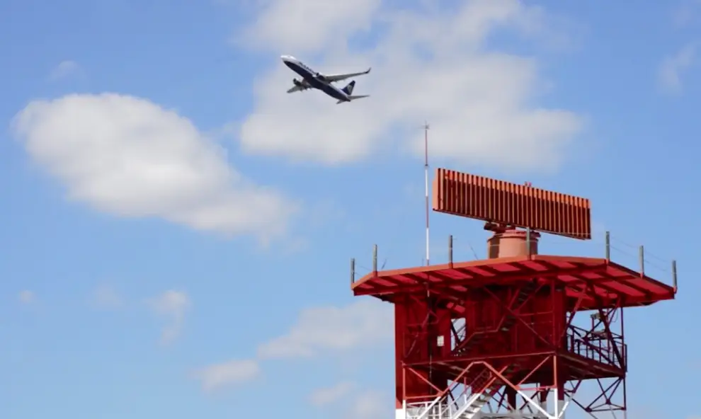 Actualización en el sistema de radares para una aviación segura.
