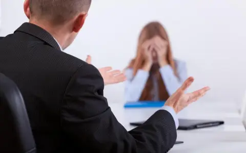 Estrés y el maltrato desbordan en el trabajo