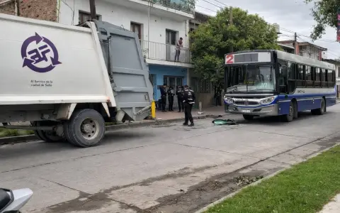 Chofer de Saeta se habría dormido y chocó contra un camión recolector