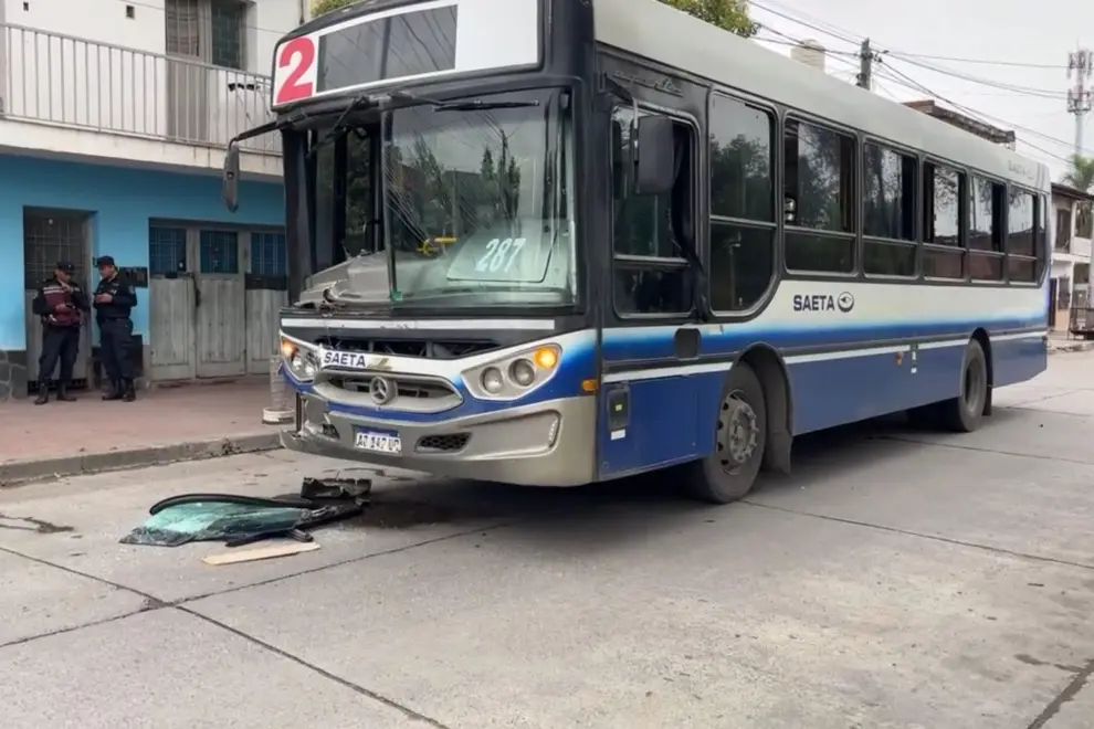 Chofer de Saeta se habría dormido y chocó contra un camión recolector