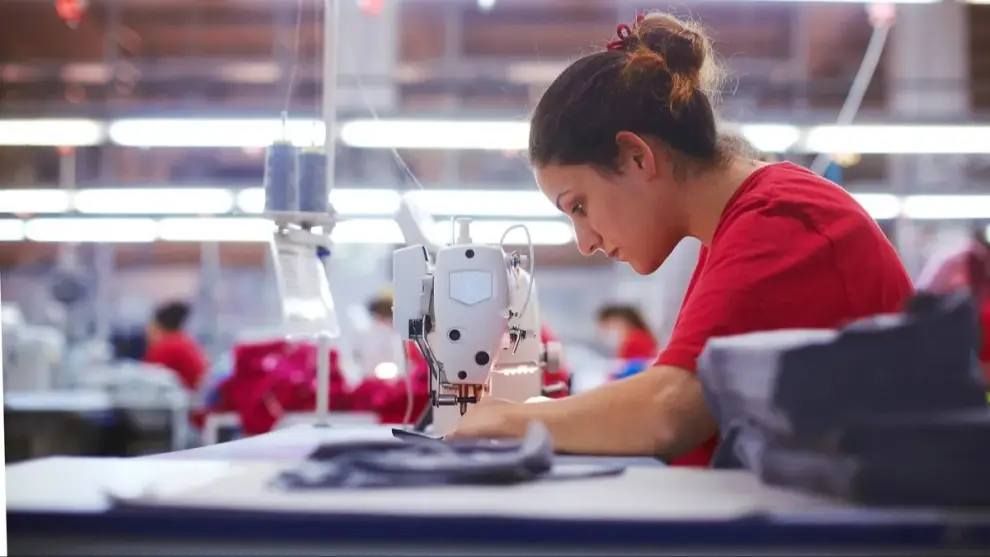 Según la fundación ProTejer, el rubro textil sufrió la misma caída que el sector de la construcción en términos porcentuales.