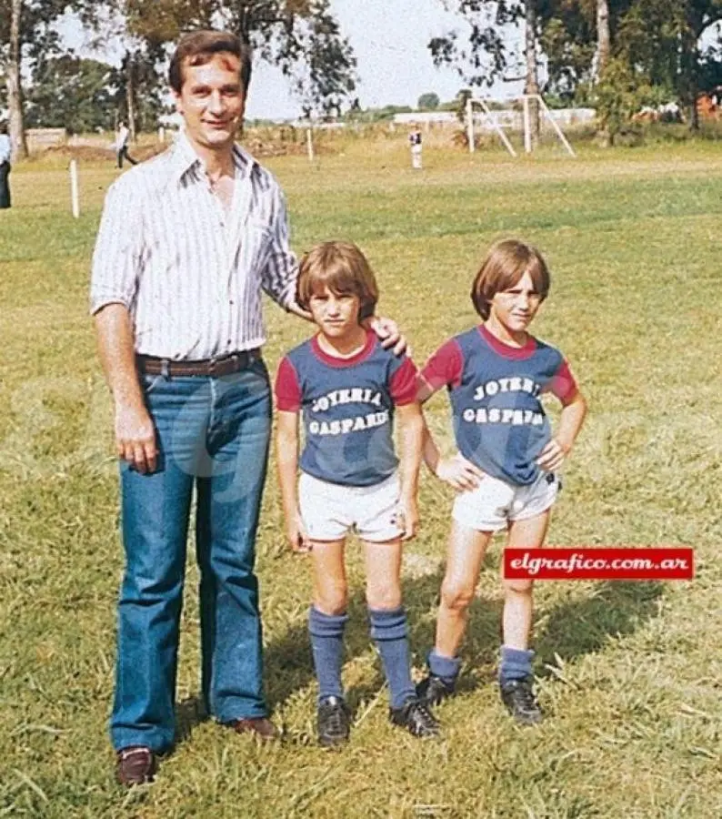 Guillermo y Gustavo Barros Schelotto de niños