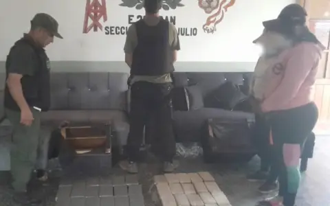 Más de 47 kilos de cocaína fueron hallados en Orán, ocultos en un juego de living 