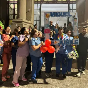 Miguel Ángel López, tras 47 años de trabajo, se jubiló de enfermero del Hospital del Milagro