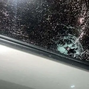 Se salvaron de milagro: Balearon un taxi en el que viajaba una familia de Ballivián a Salta