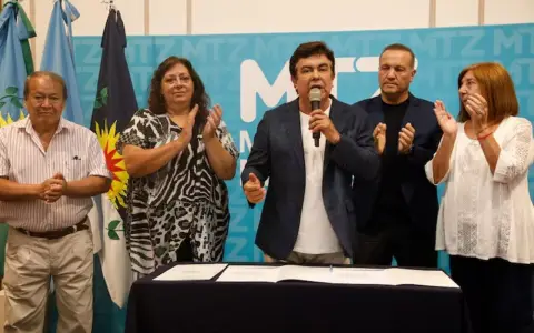 Toty Flores se suma al gabinete de Espinoza