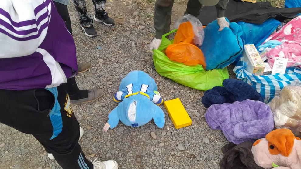 El peluche que utilizaron para meter un "ladrillo" con droga.