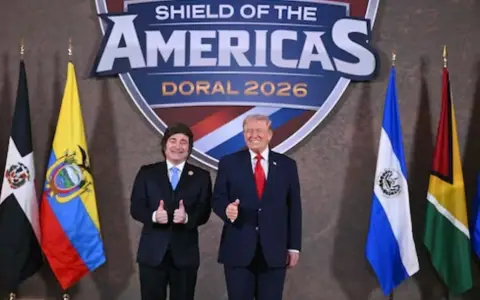 Milei en la creación del Escudo de las Américas.