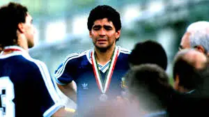 La desilusión de Diego Maradona tras la final contra Alemania en Italia 90.
