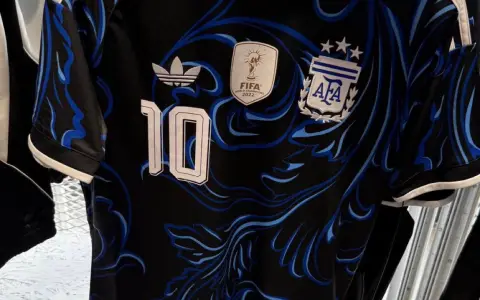 La nueva camiseta que utilizará la Selección argentina en la Finalissima contra España, y que será la alternativa en el Mundial.