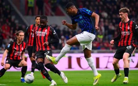 El triunfo del Milan en el clásico sobre el Inter puso el torneo de Italia un poco más emocionante.