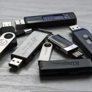 Lento retiro del pendrive: ¿Las USB pierden lugar en 2026?