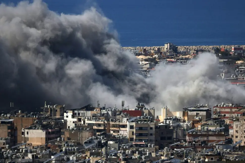 Humo tras un ataque israelí contra Beirut