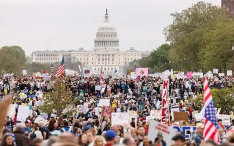 Protestas en 50 ciudades de Estados Unidos en contra de la guerra con Irán