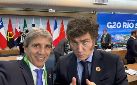 Javier Milei junto al ministro de Economía