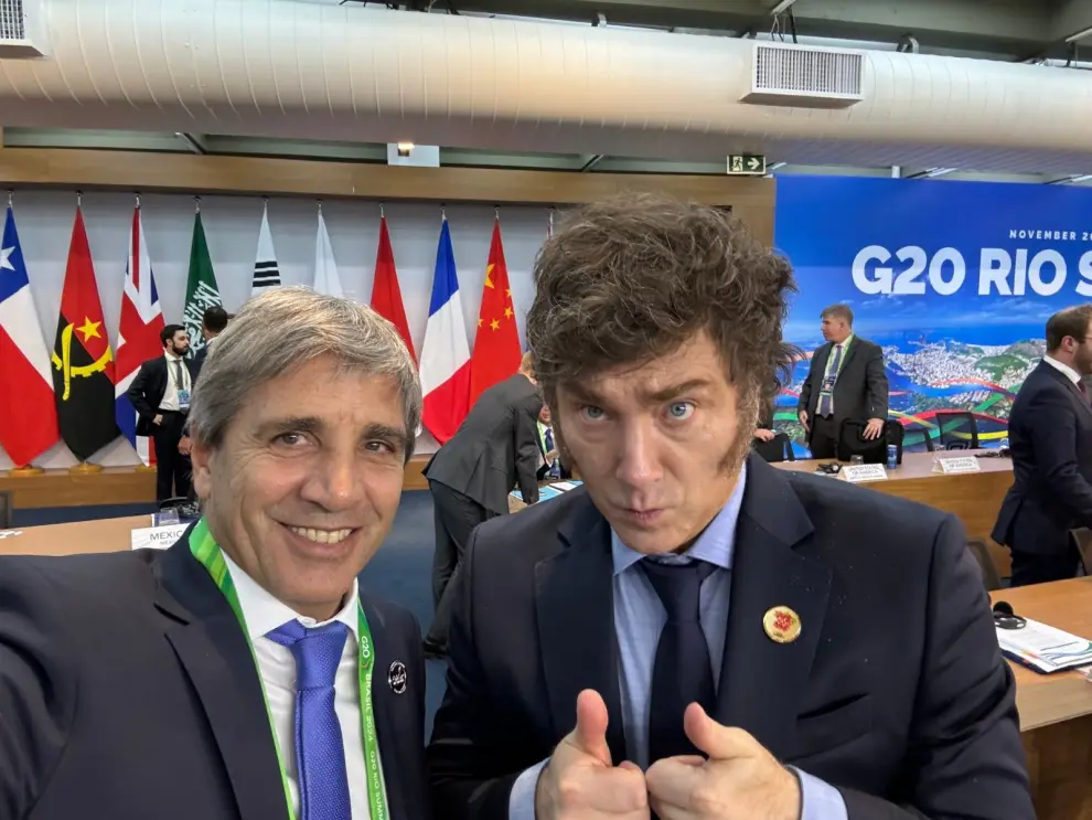 Javier Milei junto al ministro de Economía