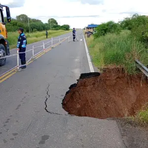 Socavones y peligro de derrumbe en las rutas 16 y 5, principales arterias que conectan con Anta
