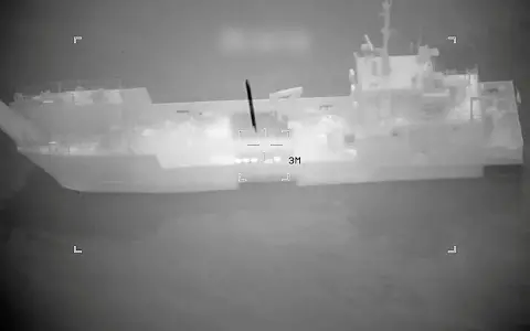 EE.UU. destruyó barcos iraníes que colocaban minas en el Estrecho de Ormuz 