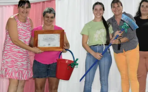 Festejos por el Día de la Mujer en Colonia Aurora