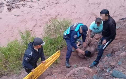 Uno de los hombres rescatados por la Policía.