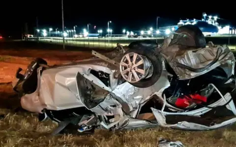 El Toyota Etios donde viajaba el conductor, imputado, y la víctima.