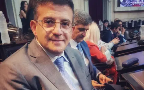 Causa Vélez - Carlos Cisneros 