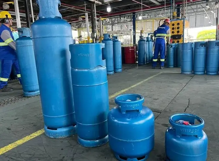 Gas