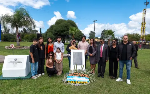  inauguración y descubrimiento de placas conmemorativas en homenaje a Néstor Piccolo y  Vicente Cordeyro