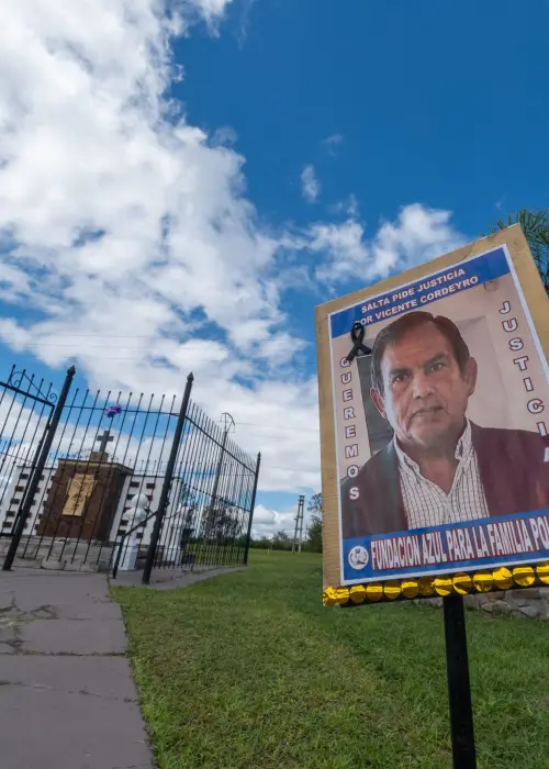La placa de Vicente Cordeyro, el ex jefe de Investigaciones de Salta.