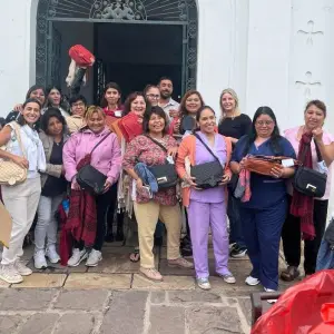 Docentes de Salta recibieron carteras y pañuelos por parte del Gobierno y calificaron el gesto como “una burla”