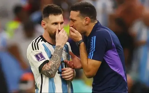 Lionel Messi y Lionel Scaloni, en la Selección argentina.
