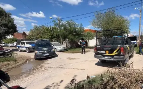 Efectivos de la Policía y el CIF trabajan en la escena del crimen