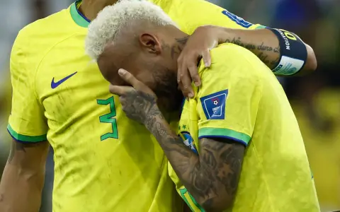 Neymar fue borrado por Ancelotti en Brasil y se quedaría afuera del Mundial.