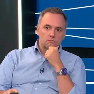 Adorni, en la cuerda floja: denuncias y polémicas que complican su futuro
