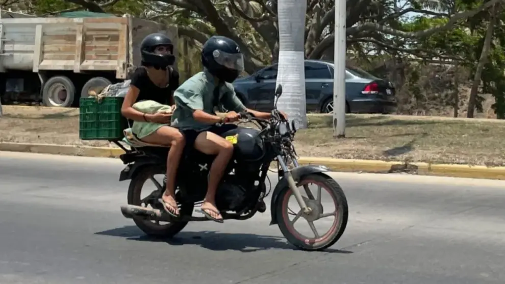 Bebé en moto (imagen ilustrativa)