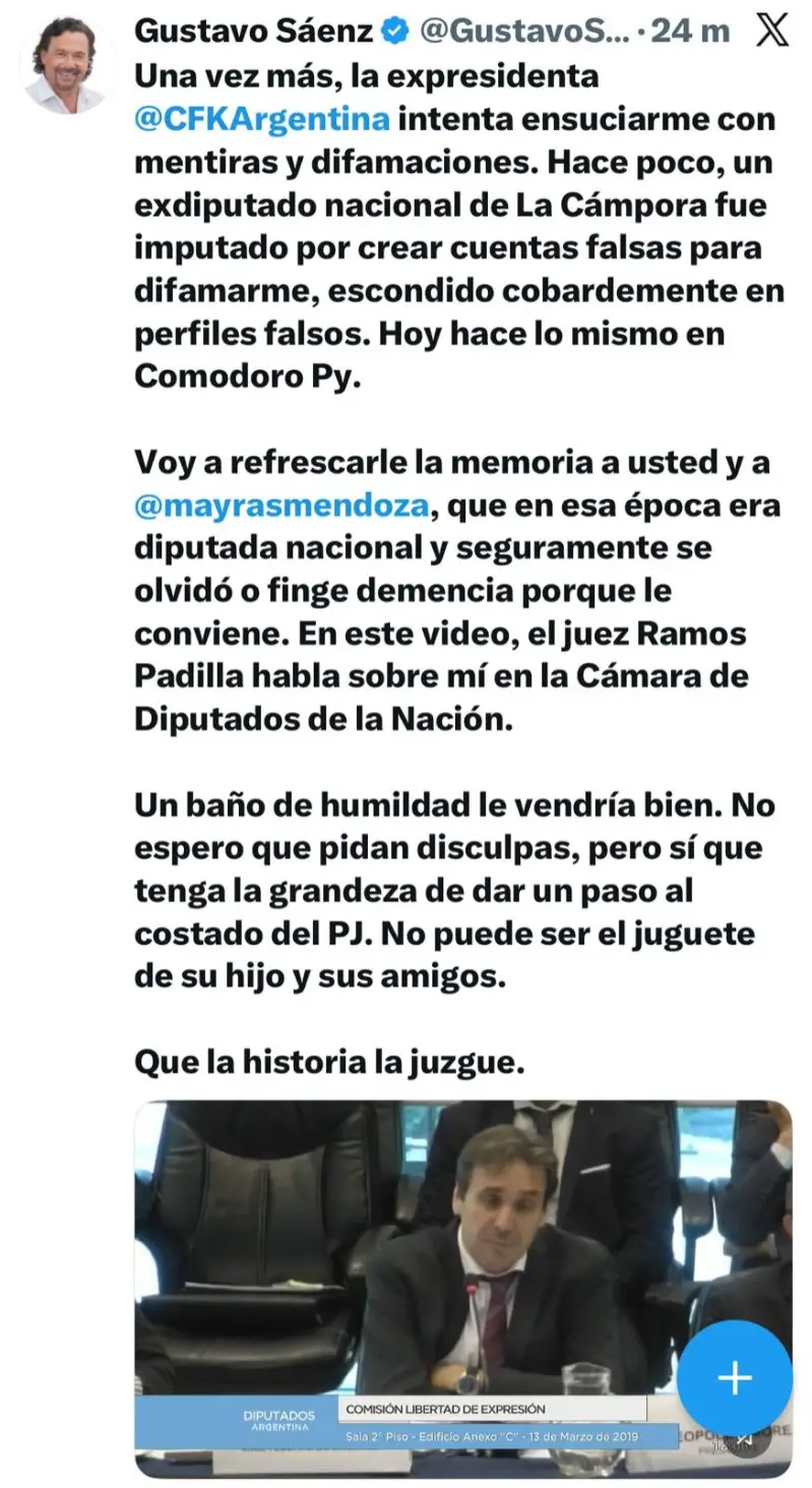 X de Gustavo Sáenz