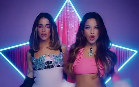 Tini Stoessel y Emilia Mernes
