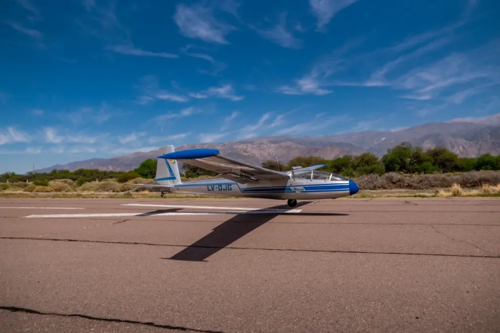 Planeador en el aeródromo de Cafayate