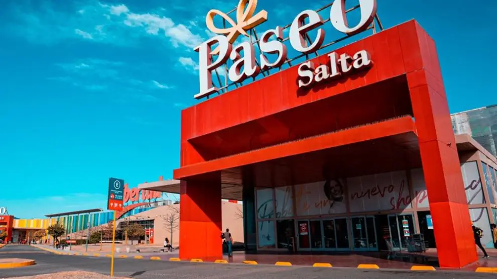 Hiper y Paseo Libertad en Salta.