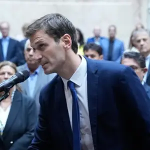 Un diputado del PRO pidió un rifle de aire comprimido, lo "compró" para el campo