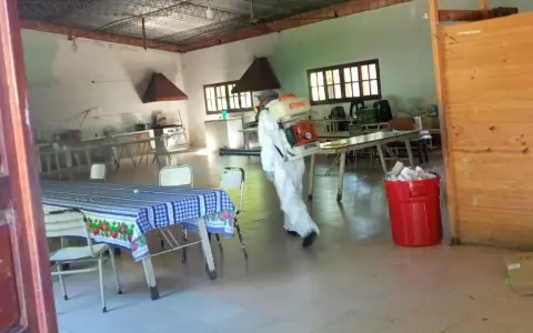 La campaña de descacharrado y fumigación sigue vigente en Salvador Mazza