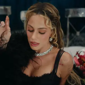 Tini Stoessel lanzó “Dos amantes” y causa furor