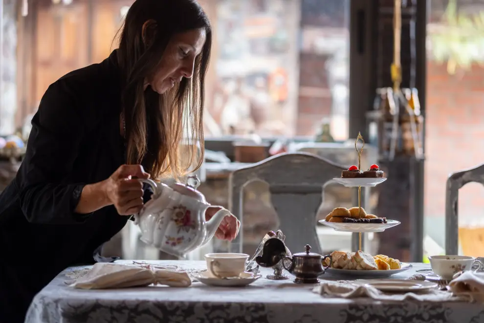 Cintia Sommelier de TÉ